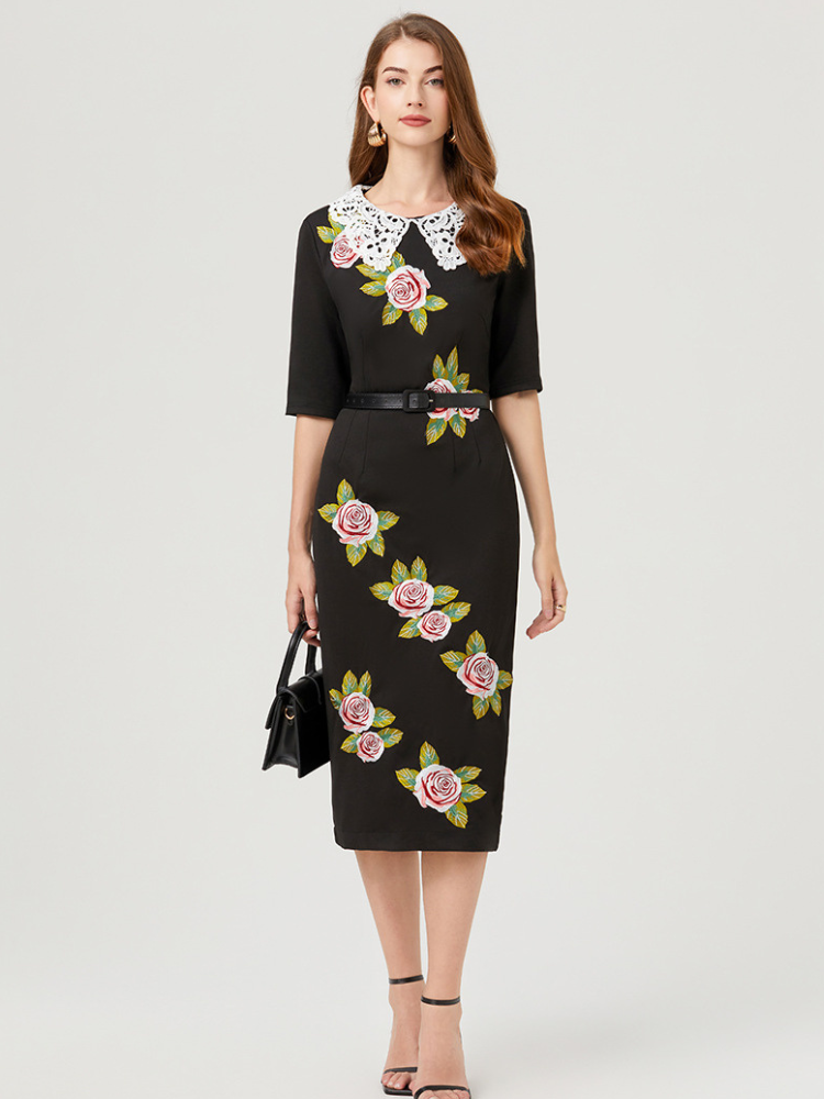 Robe fleurie vintage noir à dentelle